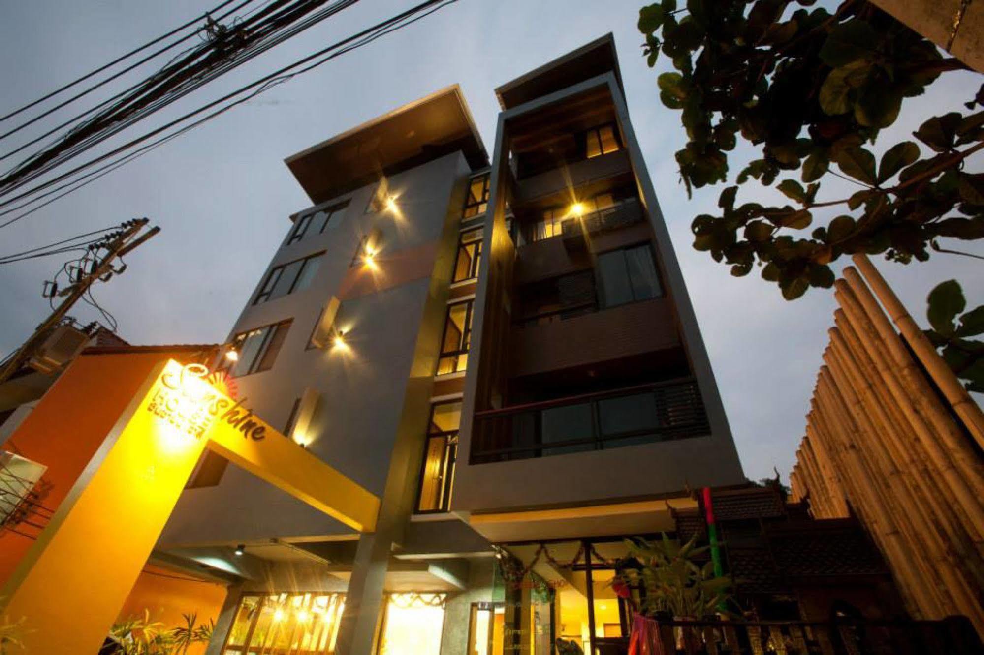Oyo 233 Sunshine House Hotel Chiang Mai Exterior photo