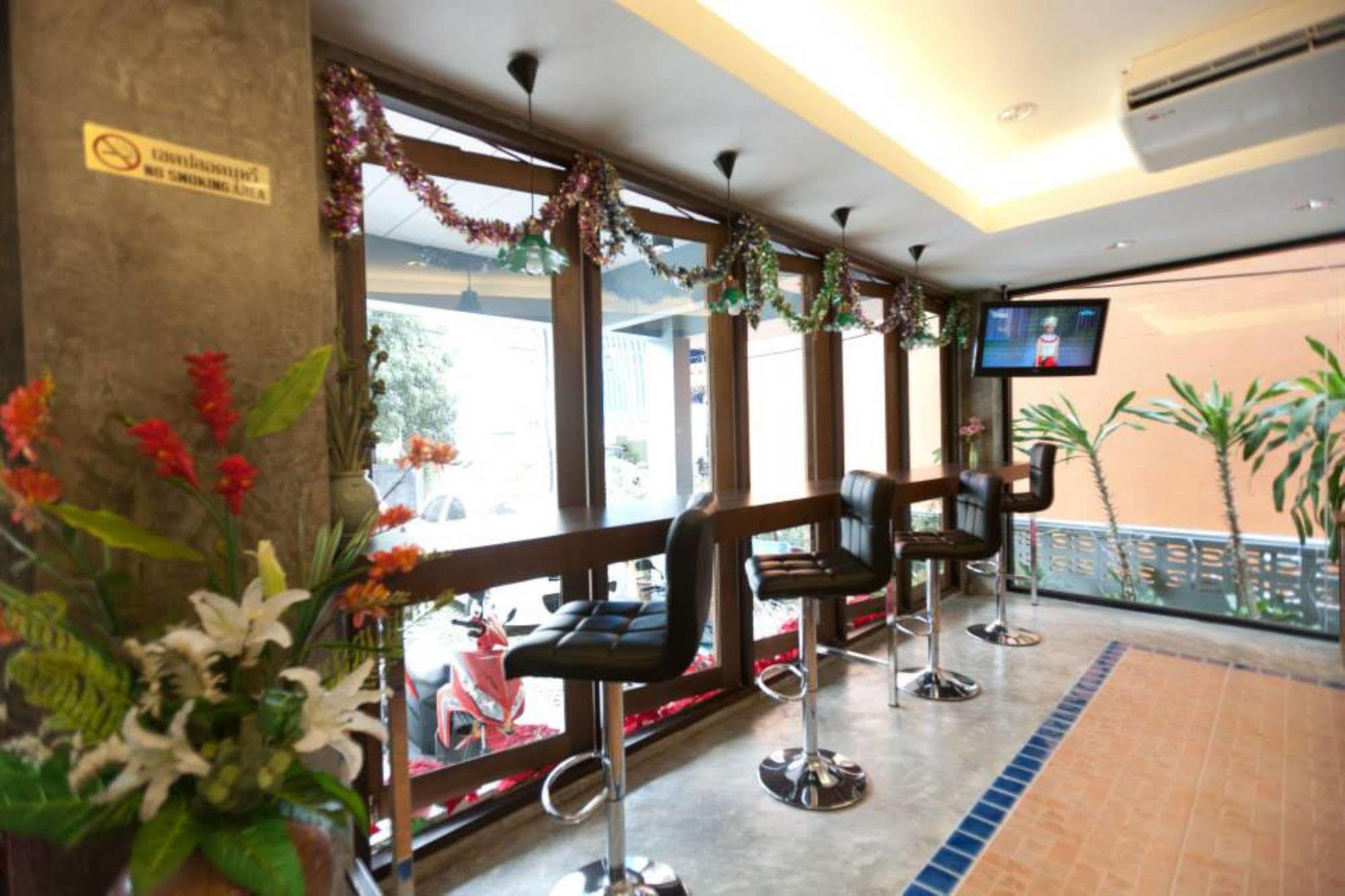 Oyo 233 Sunshine House Hotel Chiang Mai Exterior photo