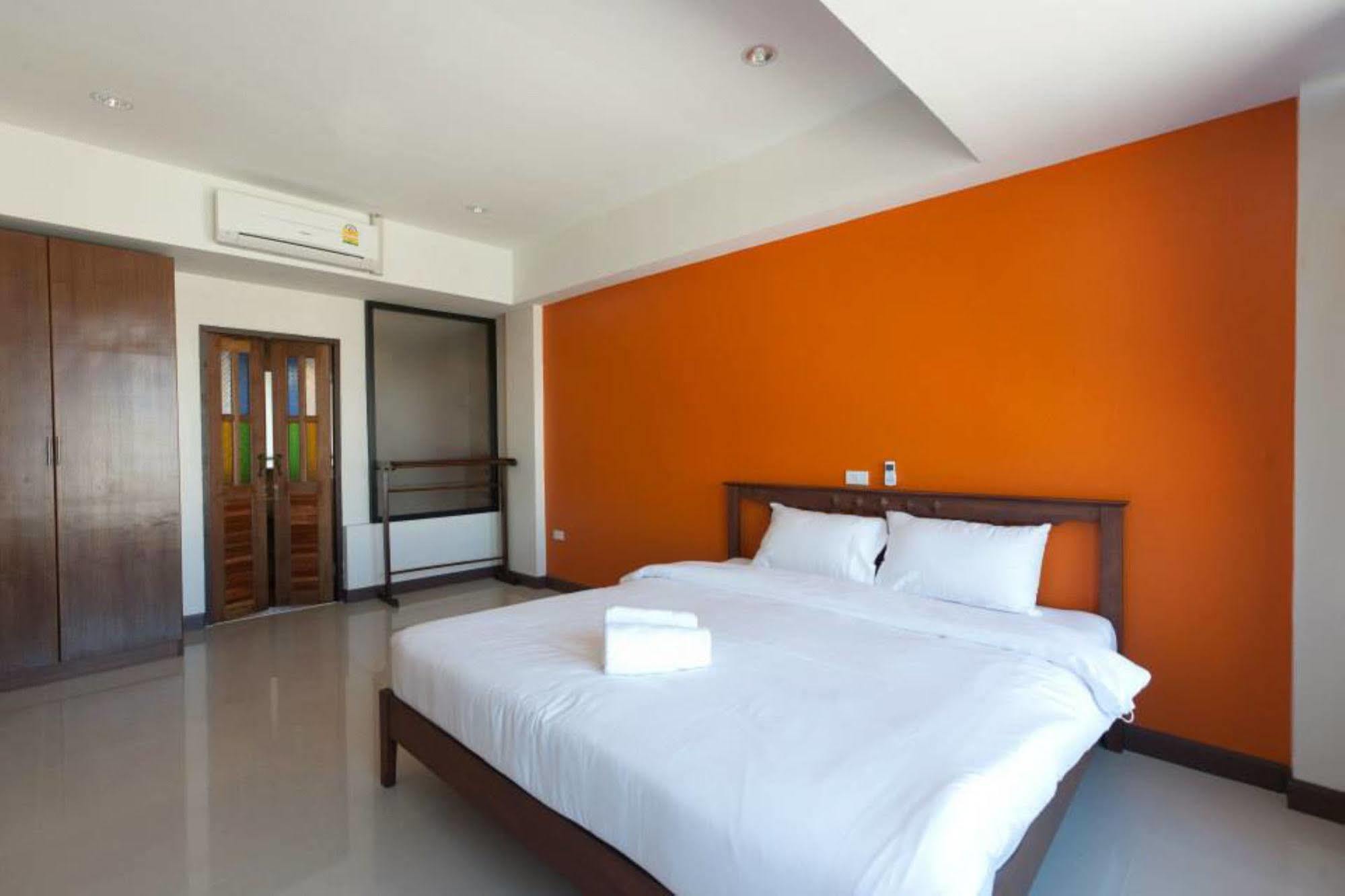 Oyo 233 Sunshine House Hotel Chiang Mai Exterior photo