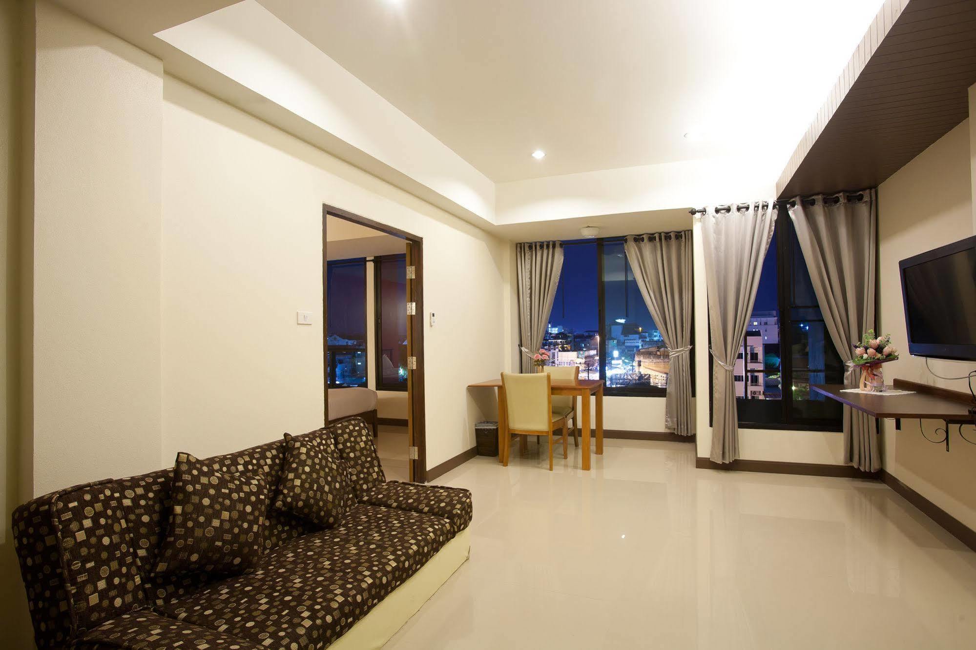 Oyo 233 Sunshine House Hotel Chiang Mai Exterior photo