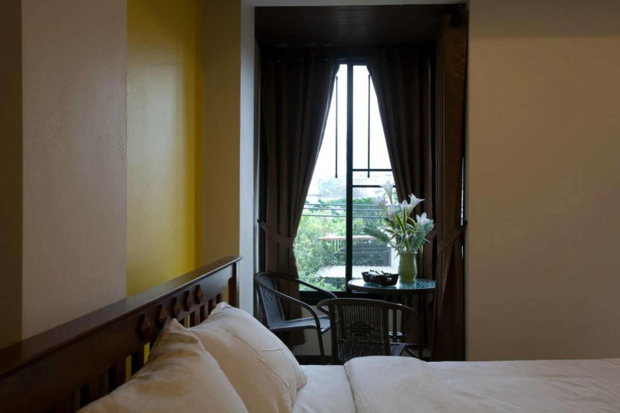 Oyo 233 Sunshine House Hotel Chiang Mai Exterior photo