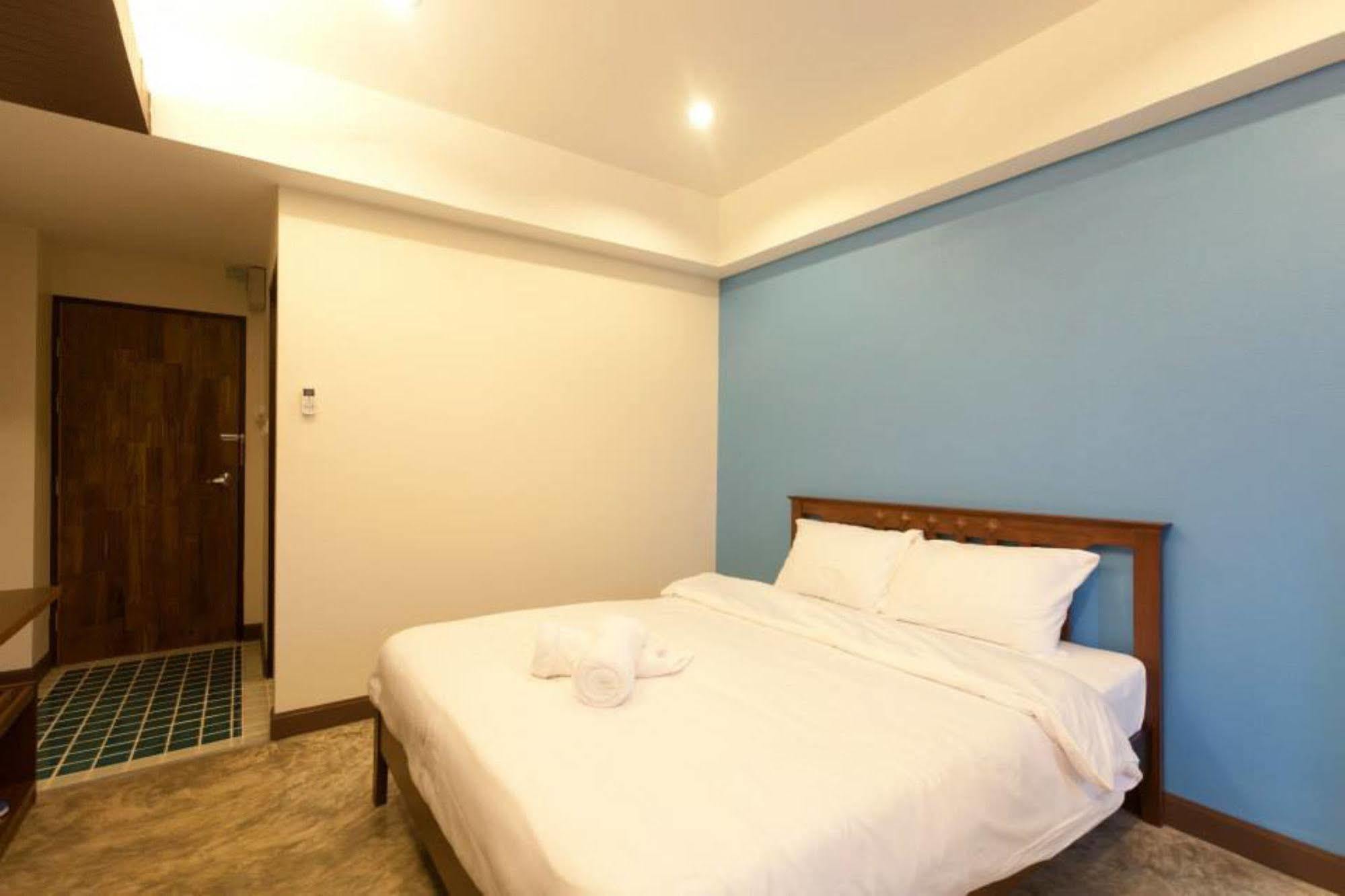 Oyo 233 Sunshine House Hotel Chiang Mai Exterior photo