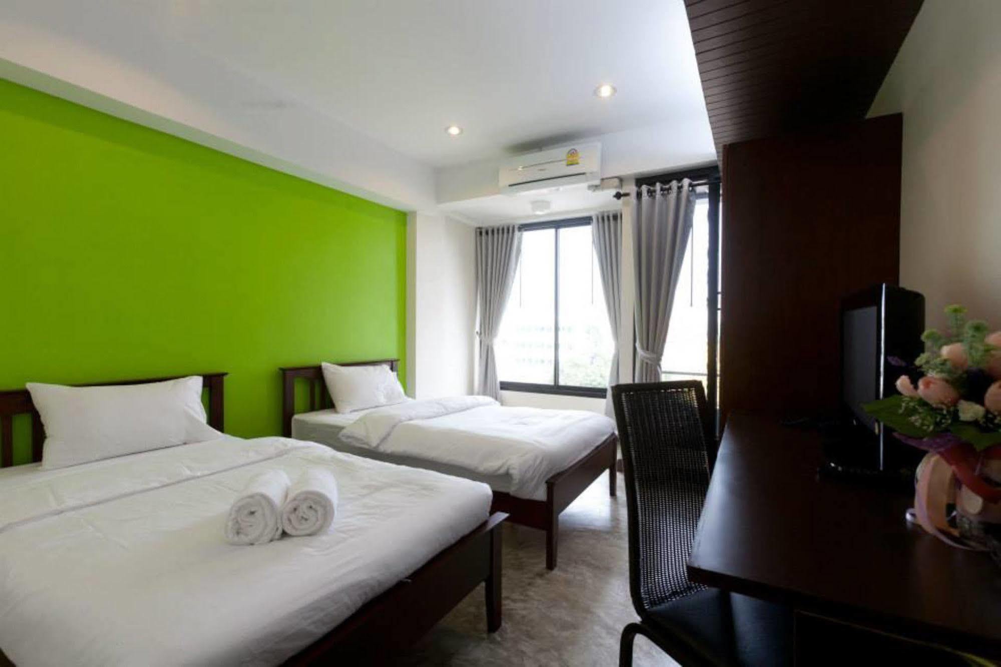 Oyo 233 Sunshine House Hotel Chiang Mai Exterior photo
