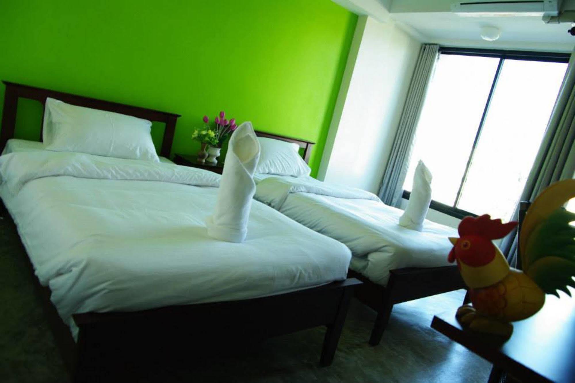 Oyo 233 Sunshine House Hotel Chiang Mai Exterior photo