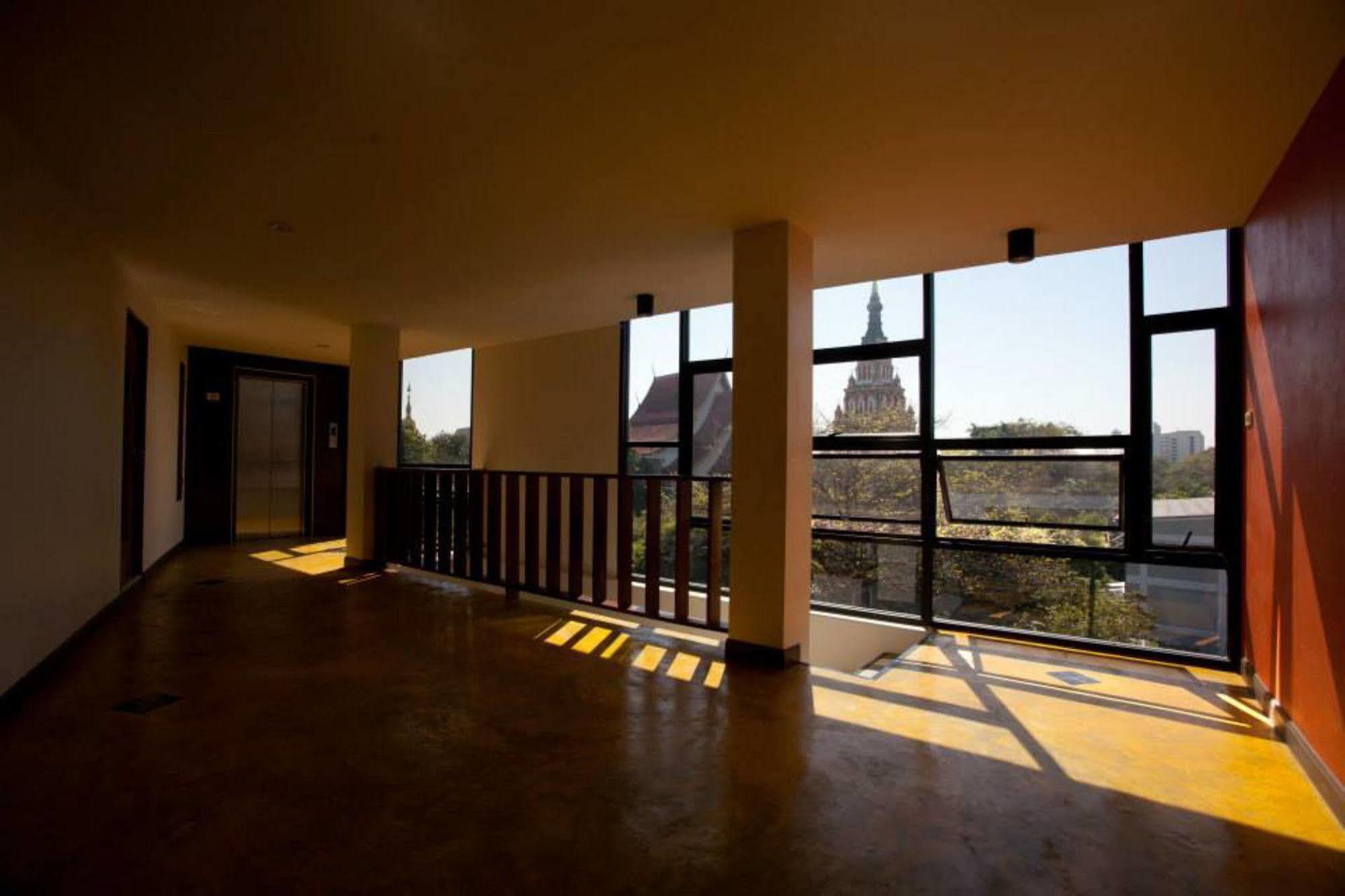 Oyo 233 Sunshine House Hotel Chiang Mai Exterior photo