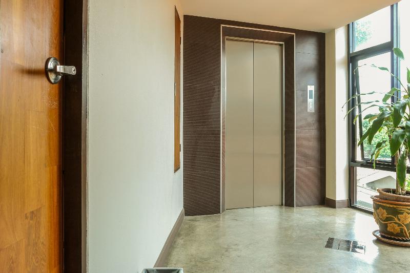 Oyo 233 Sunshine House Hotel Chiang Mai Exterior photo